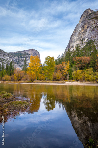 Obraz na płótnie Autumn at Mirror Lake, Yosemite w salonie