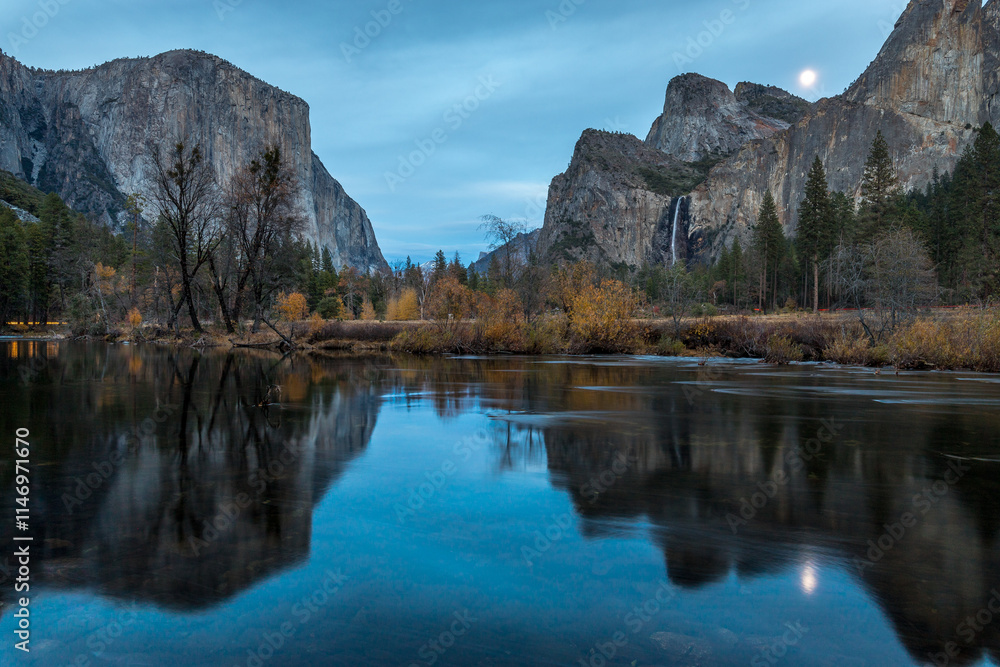 Majestic sunset over Yosemite Valley reflections