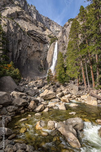 Obraz na płótnie Visit Lower Yosemite Falls in Yosemite Valley w salonie