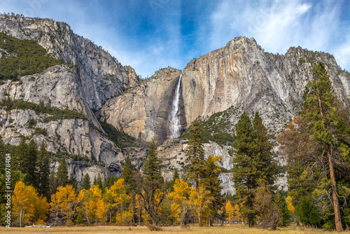 Explore the beauty of Yosemite Falls in autumn