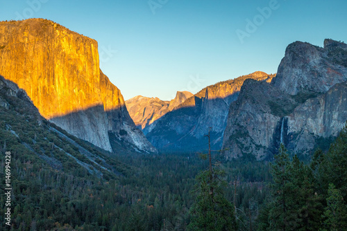 Majestic dusk over Yosemite Valley in California