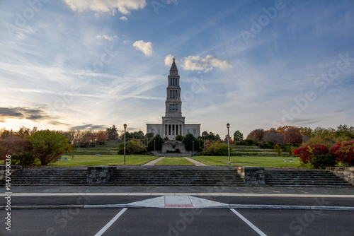 The George Washington Masonic Memorial in Alexandria, Virginia, showcases stunning neoclassical architecture and rich historical significance. photo