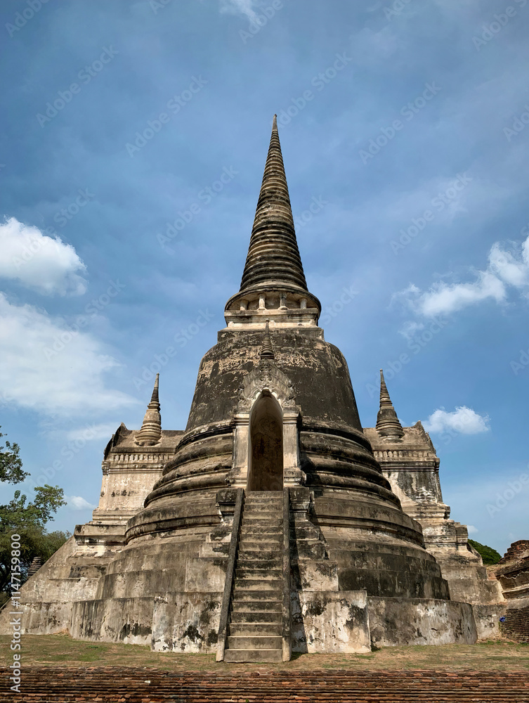 Fototapeta premium Stupa with Steps (Ayutthaya, Thailand)