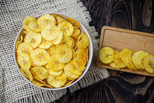 Chips de plátano deshidratados caseros photo