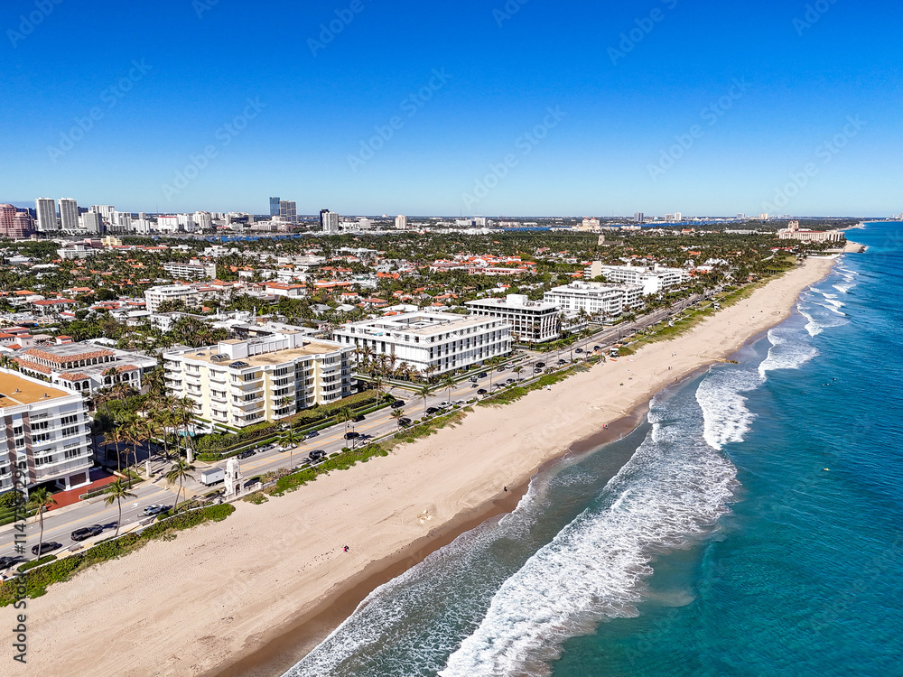 Fototapeta premium Oceanfront hotels, apartments, and condos near Worth Ave at Palm Beach in Palm Beach County, Florida