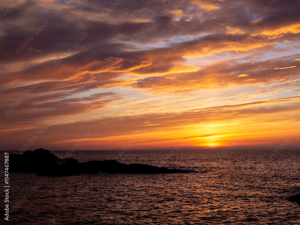 Fototapeta premium Colourful coastal sunrise on horizon