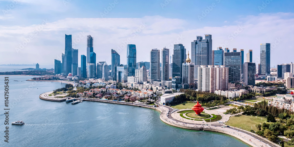 Obraz premium Aerial photography of the coastline and skyline of Qingdao May Fourth Square, Shandong Province, China