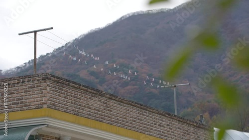 지붕위의 빨래걸이