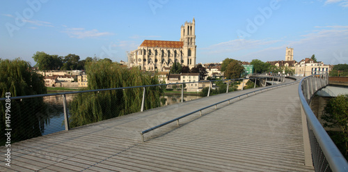 Mantes la Jolie - La Collégiale photo