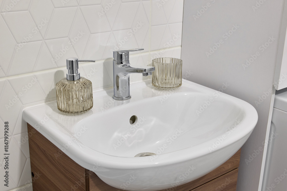 Fototapeta premium Explore a stylish bathroom sink with elegant dispensers and finishes for your home decor