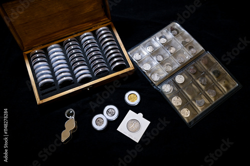 Obraz na płótnie Numismatics of ancient gold and silver coins w salonie