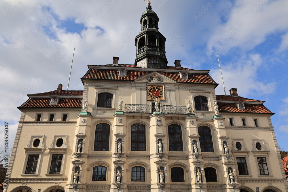 Obraz premium Blick in die Altstadt von Lüneburg in Niedersachsen 