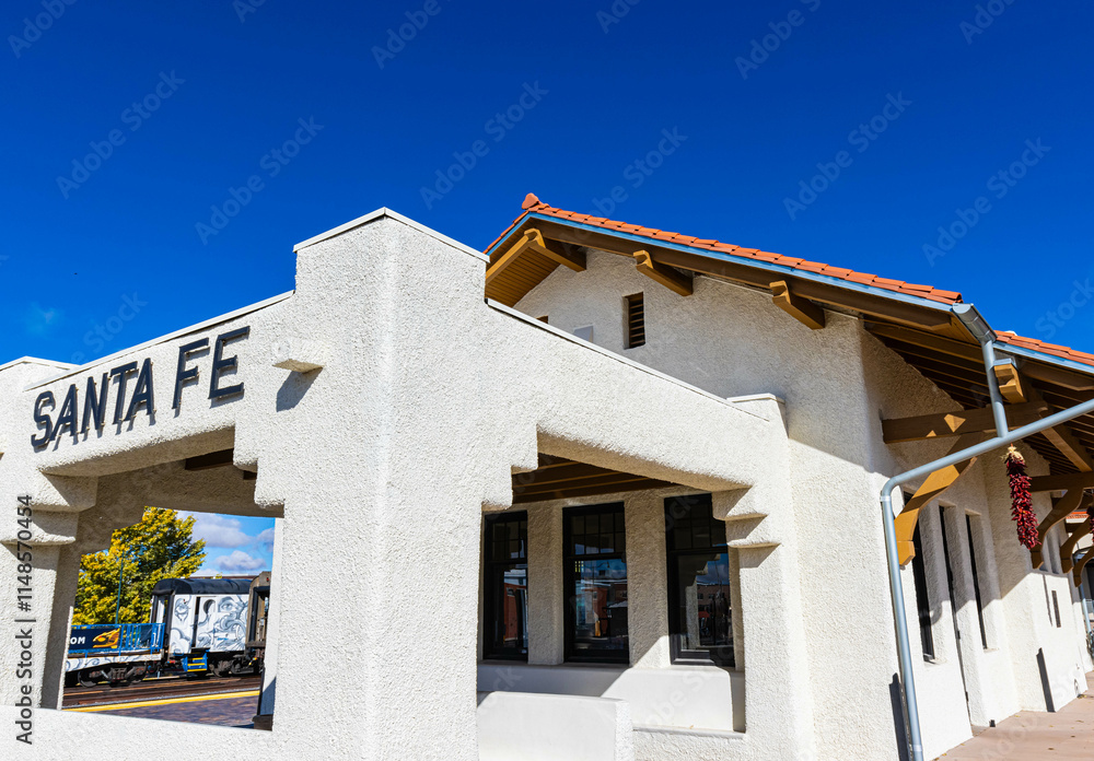 Obraz premium Restored Historic Santa Fe Train Depot at Santa Fe Railyard District, Santa Fe, New Mexico, USA
