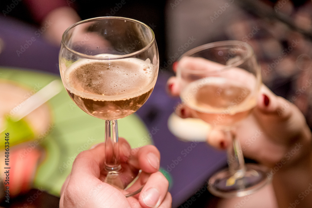 Obraz premium Alcoholic cocktail glass wineglass, nightlife club bar, bartender mixed liquid