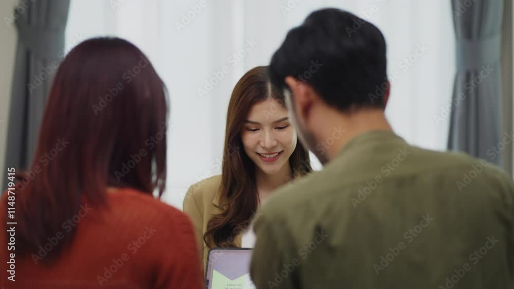 Strong relationships form through effective communication in business settings. Strong relationships form through effective communication in business settings.