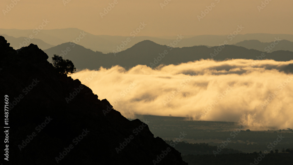 Obraz premium Niebla en el Geoparque Villuercas Ibores Jara