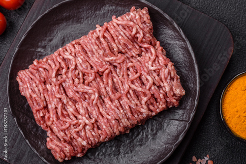 Canvastavla Fresh raw ground minced beef with salt and spices