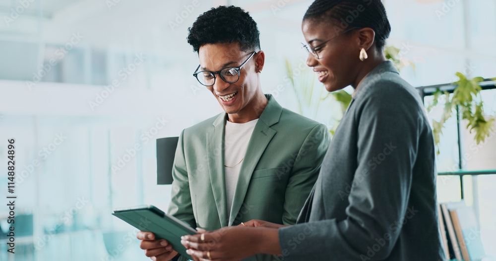 Φωτογραφία Coaching, eco consultant and tablet with business people in office for sustainability manager, research and planning