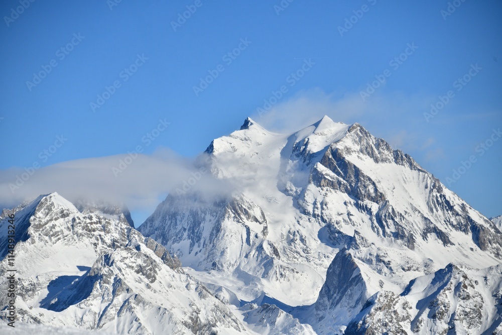Obraz premium Snowcapped Mont Blanc mountain in French alps.