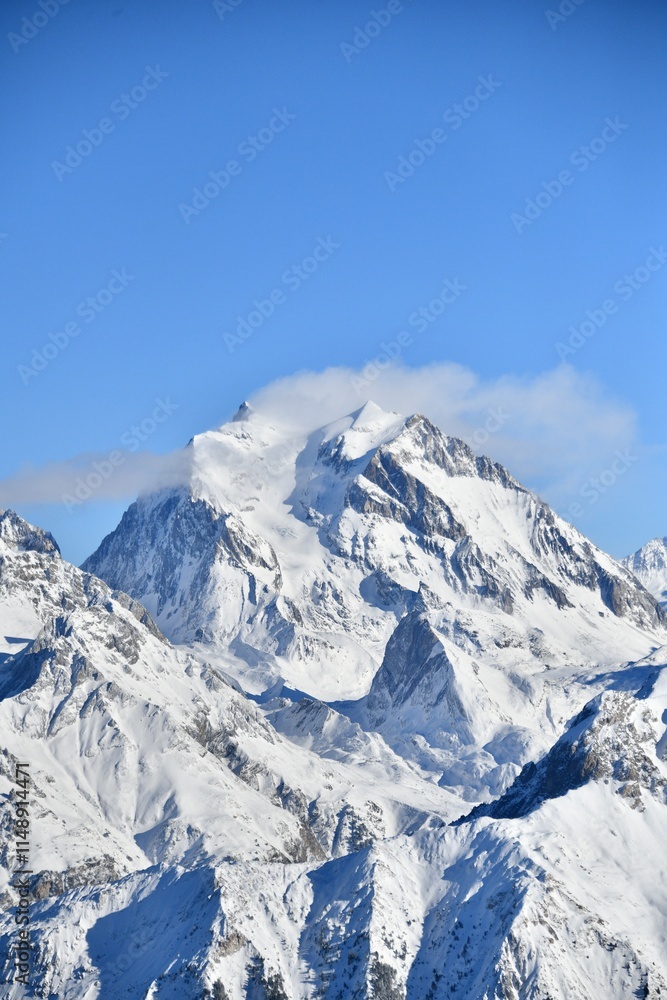 Obraz premium Snowcapped Mont Blanc mountain in French alps.