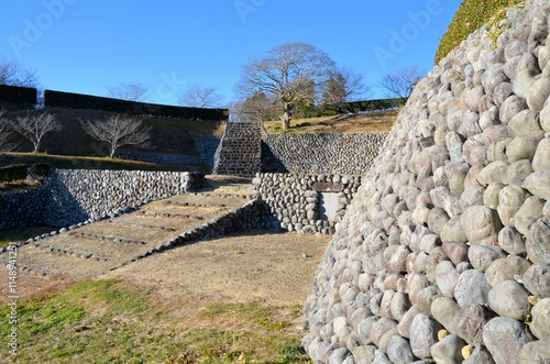 Wallpaper Mural 横須賀城跡 本丸跡 玉石積みの石垣 Torontodigital.ca