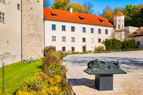 Obraz na płótnie View of Pieskowa Skala castle in park with autumn fall colors of trees in Ojcow National Park, Poland w salonie