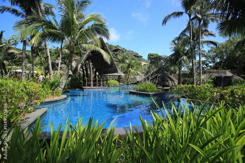 Phuket province,Phuket lies off the west coast of mainland Thailand in the Andaman Sea. Phuket Island is connected by the Sarasin Bridge to Phang Nga province to the north..