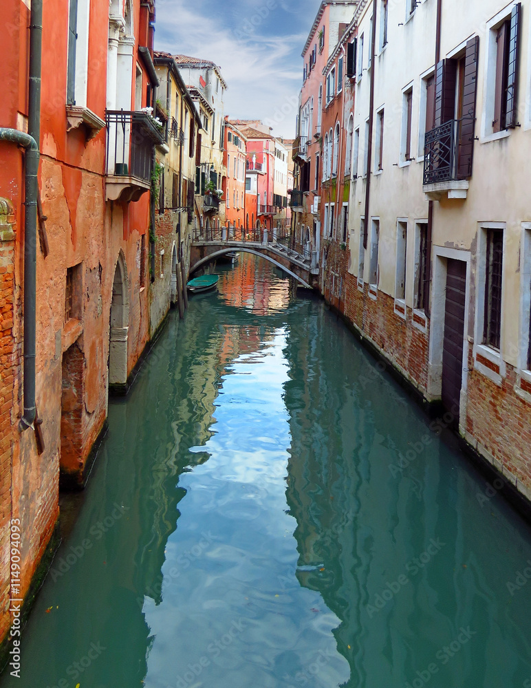 Obraz premium typical canals streets venice italy green water red brick houses magical corners 