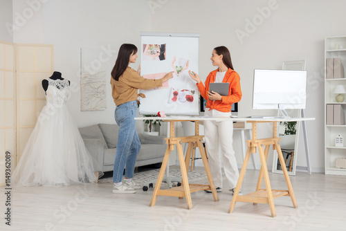Female wedding planners wor...
