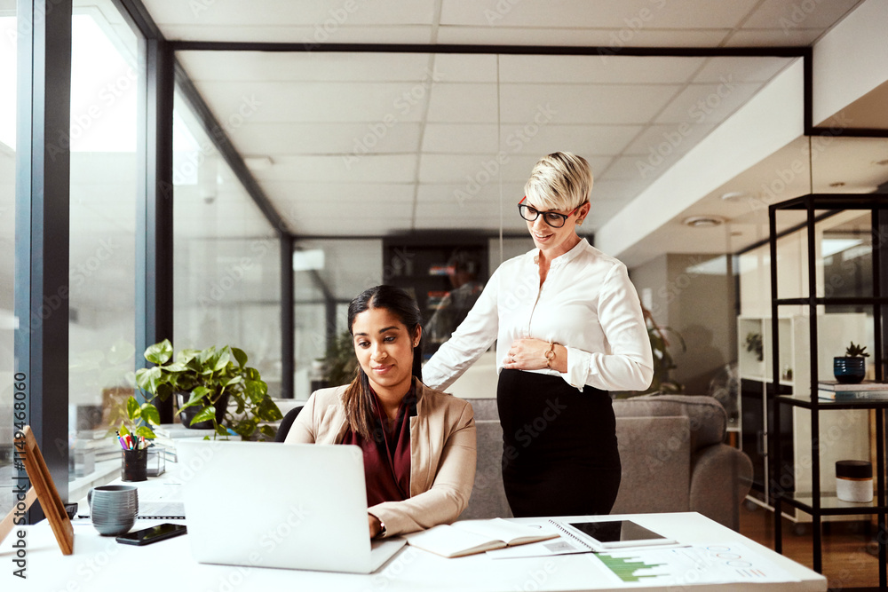 © peopleimages.com - Pregnant woman, business or people on laptop in meeting for company revenue, report or planning. Pregnancy schedule, hr manager or recruiter coaching for teamwork, handover or technology in office © peopleimages.com - Pregnant woman, business or people on laptop in meeting for company revenue, report or planning. Pregnancy schedule, hr manager or recruiter coaching for teamwork, handover or technology in office