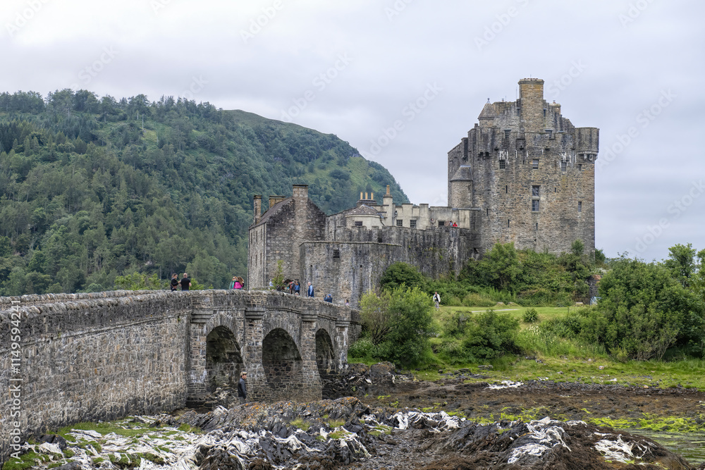 Obraz premium the Eilean Donan Castle in Scotland