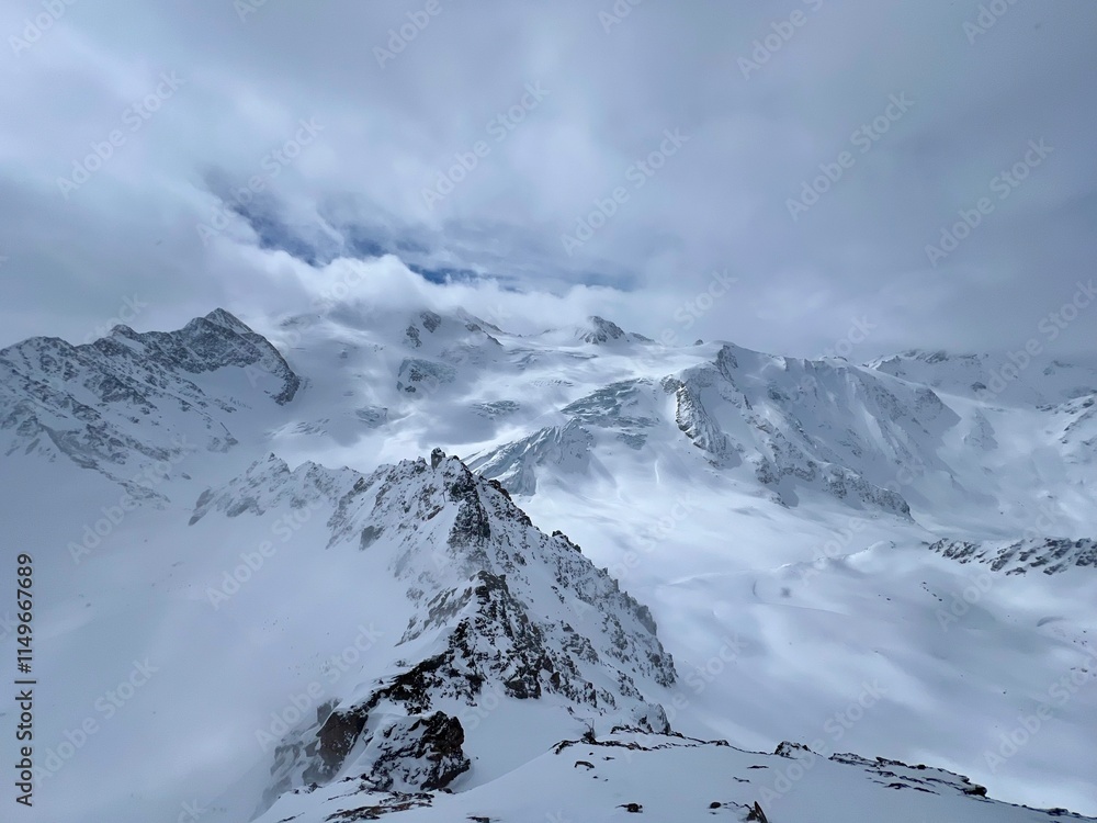 Fototapeta premium Pitztal, Österreich, Austria, Skigebiet, Winter, Schnee, Ski, Snowbord, Alpen