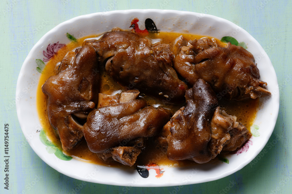 red braised pig trotters