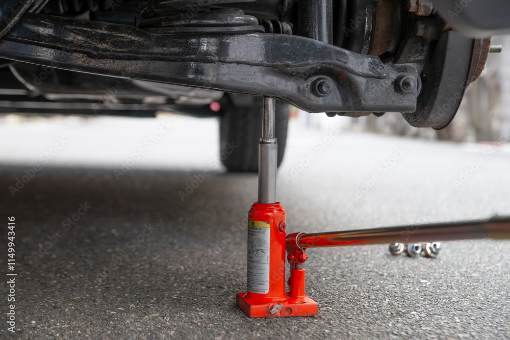 Fototapeta premium ジャッキアップしてタイヤを外した後輪部分