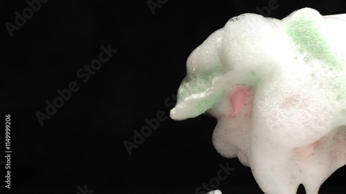 スポンジを泡立てる、汚れスッキリ、洗剤を使う