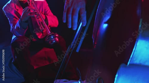 Trumpet and double bass duet
トランペットとコントラバスのデュオ演奏

