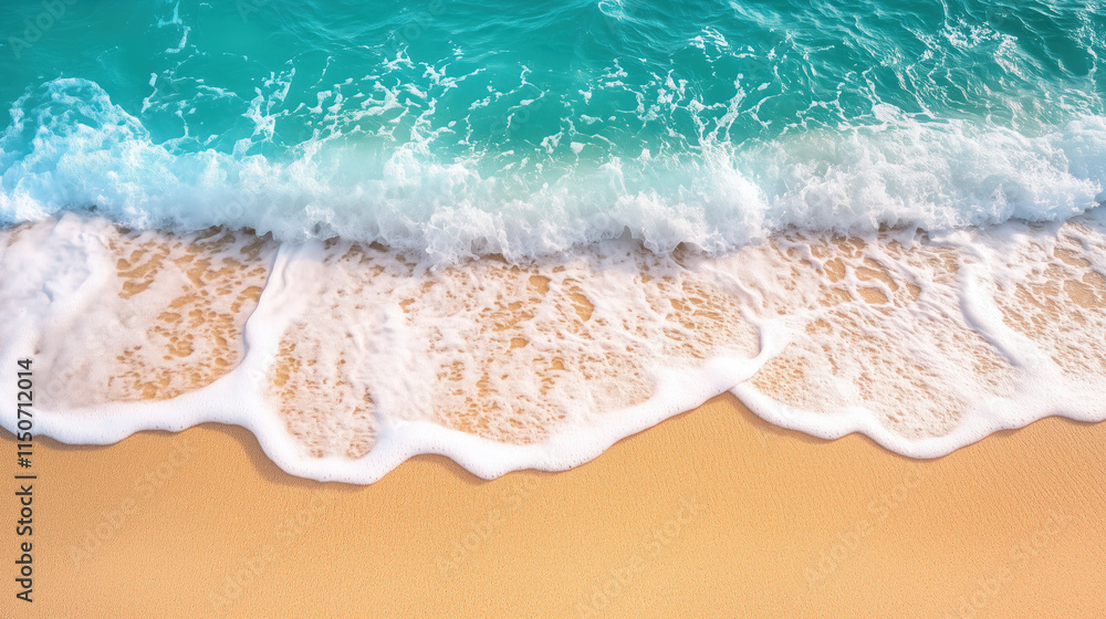 Obraz premium Top view of sea waves washing onto a sandy beach.