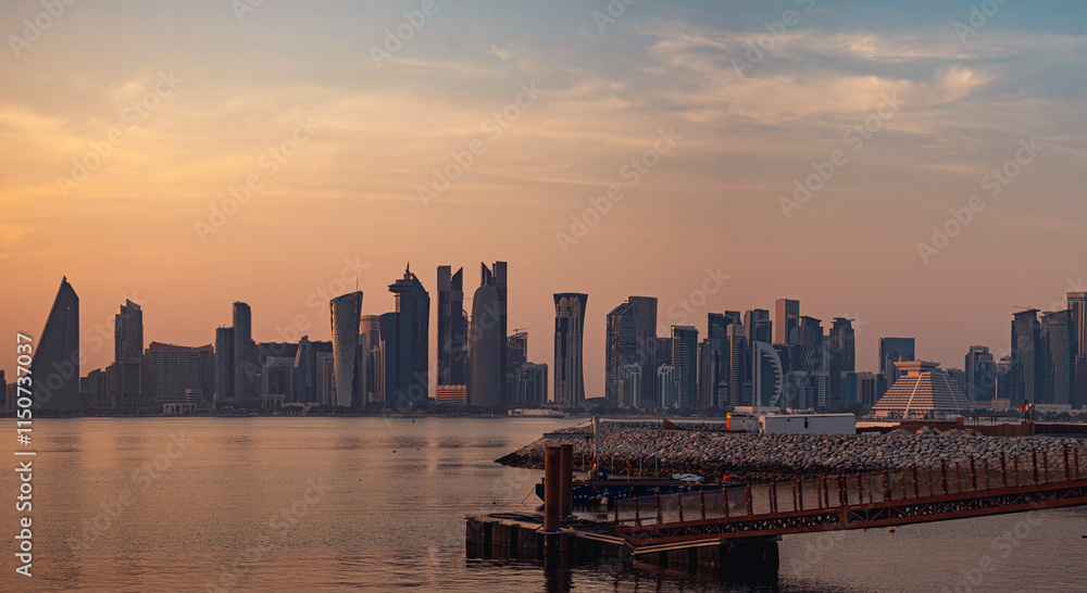 Obraz premium City view of the old port area at sunset of ​​Doha, Qatar