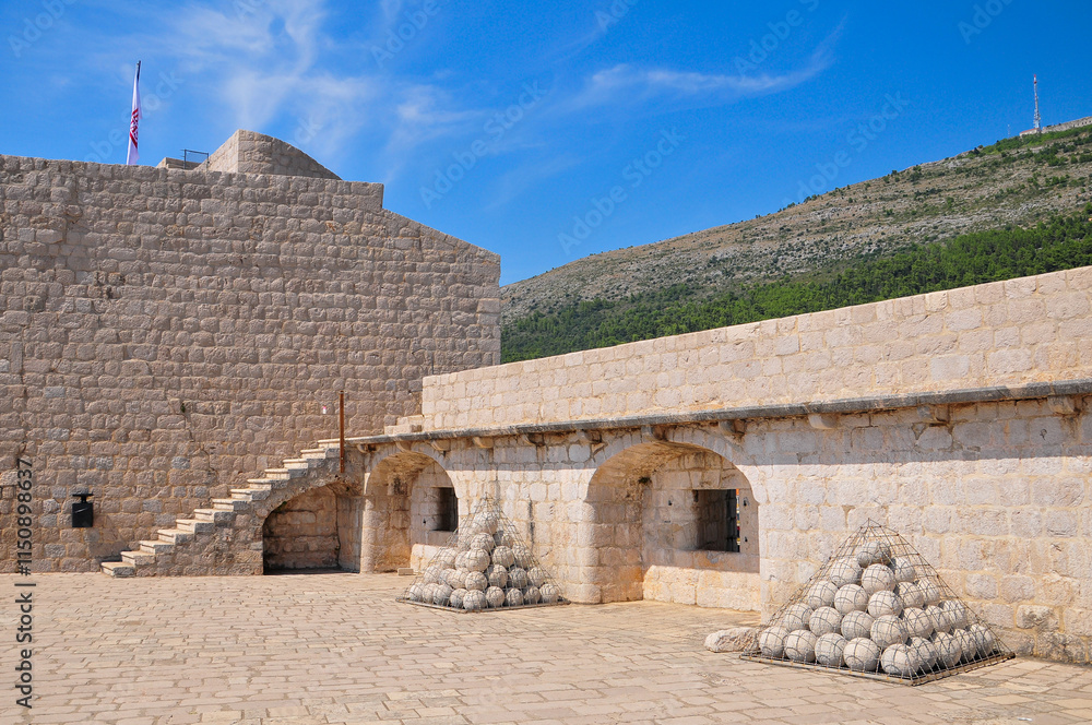 Fototapeta premium ドゥブロブニクにあるロブリイェナッツ要塞の美しい風景