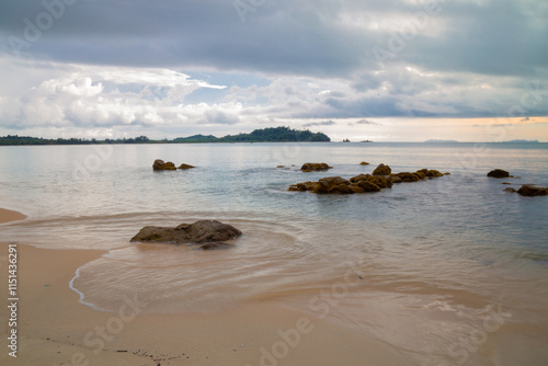 Koh Phayam is the second largest island in Ranong Province. It has beautiful scenery, is peaceful, has many beautiful resorts, and has a community lifestyle. It is located in the Andaman Sea near Myan photo