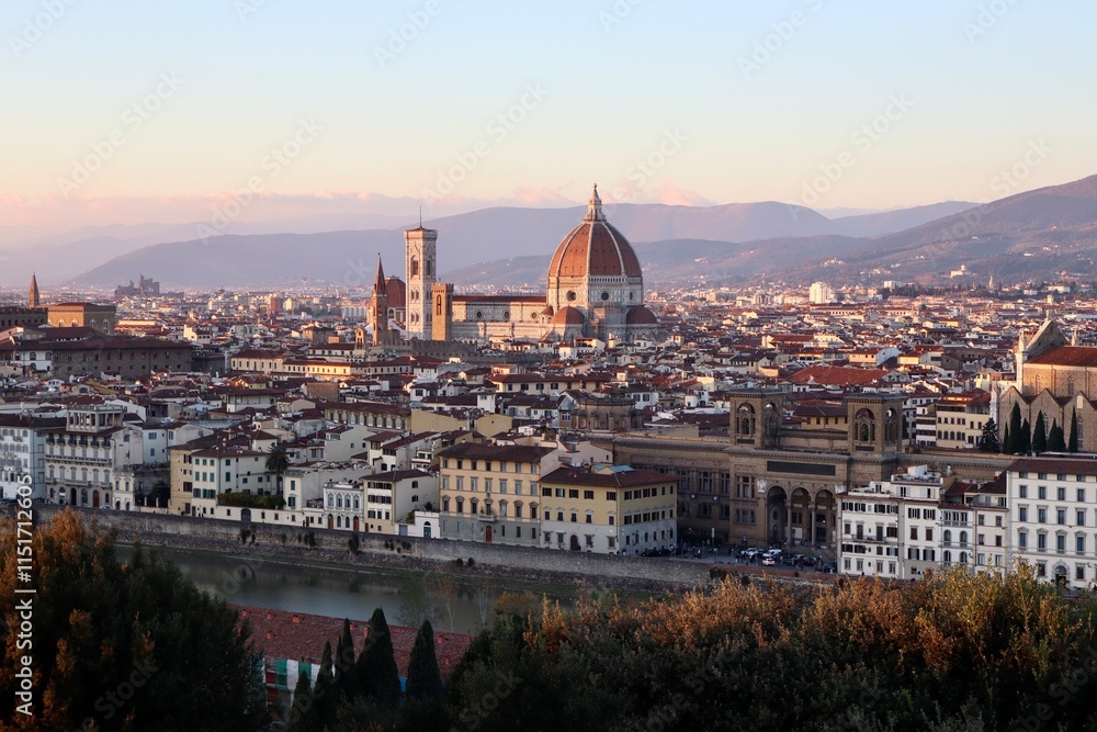Fototapeta premium Golden Hour in Florence: A Breathtaking Bird's-Eye View of the Historic Center at Sunset