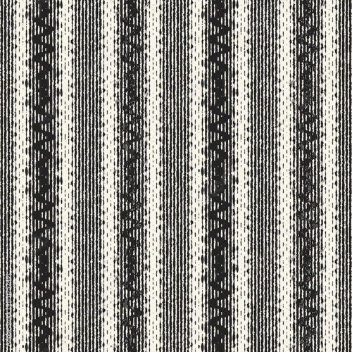 Monochrome Grain Wave Stripe Pattern