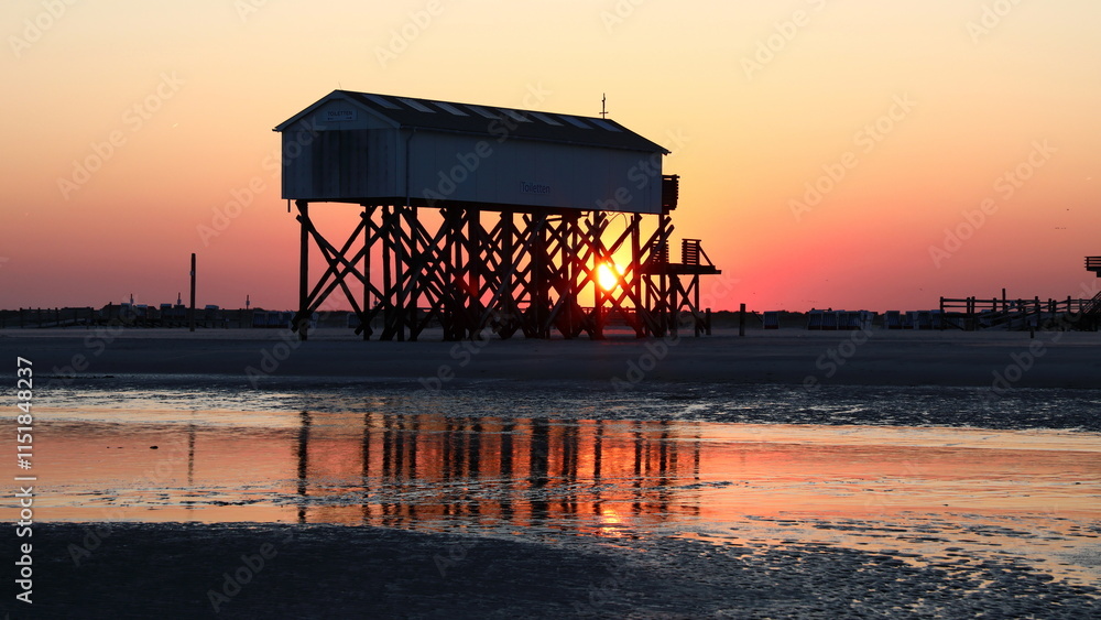 Pfahlbauten am Strand von Sank Peter-Ording Pfahlbauten am Strand von Sank Peter-Ording