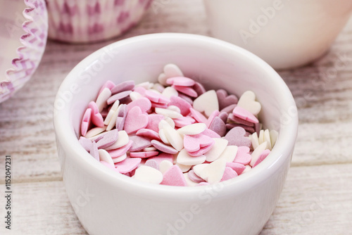 Obraz na płótnie Bowl of pink sprinkles to decorate biscuits and cupcakes. w salonie