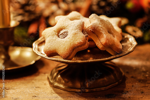 Obraz na płótnie Traditional Christmas cookies in star shape. w salonie