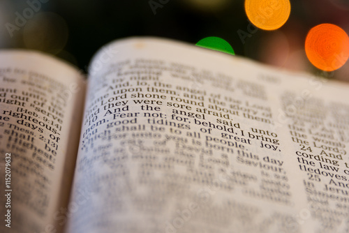 Canvas-taulu a bible with Luke 2 by a christmas tree