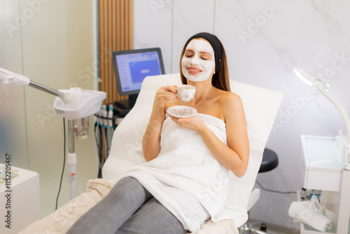 Enjoying a relaxing spa tre...