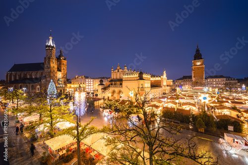 Obraz na płótnie View of the Krakow Christmas Market 2024 and the historic Old Town Square, beautifully illuminated with festive lights and vibrant holiday atmosphere. w salonie