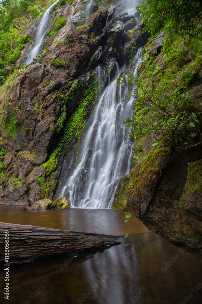 Fototapeta premium Khlong Lan Waterfall is one of the most beautiful and grand waterfalls in Thailand. The area above the cliff of the waterfall is a wide plain. Below the waterfall is a large pool where you can swim. 