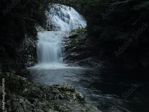 段々と落ちていく水 photo